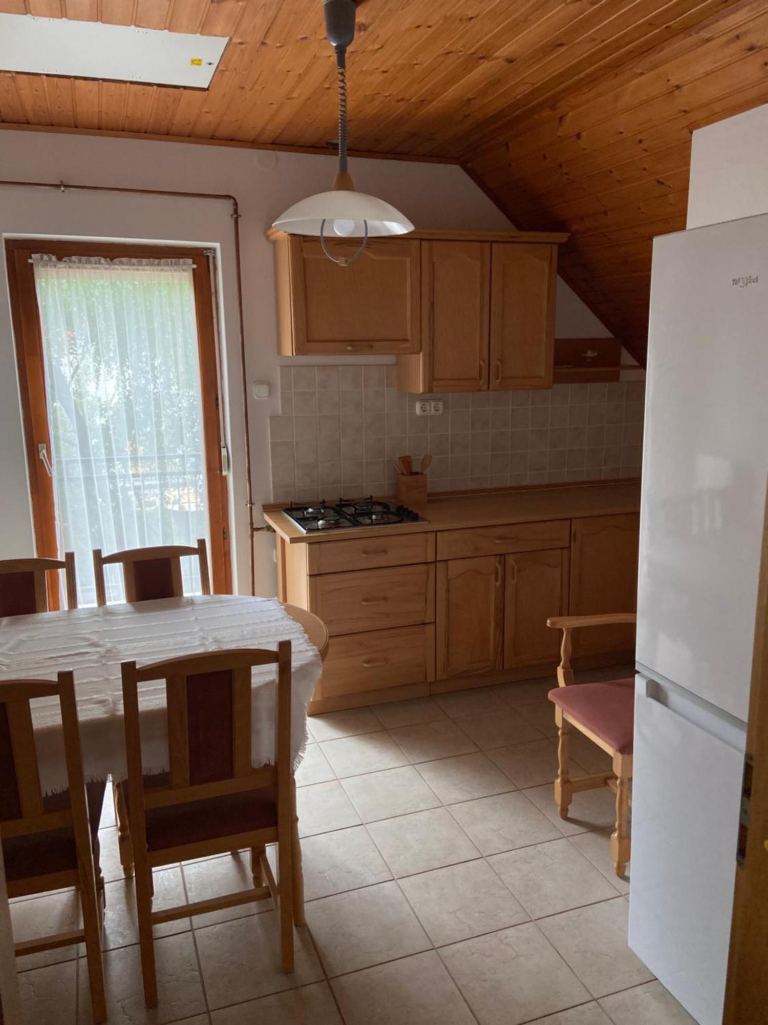 Apartamento 14 Férőhelyes Ház Saját Stéggel, Játszótérrel Balatonfenyvesen Vízparti Utcában Balatonfenyves