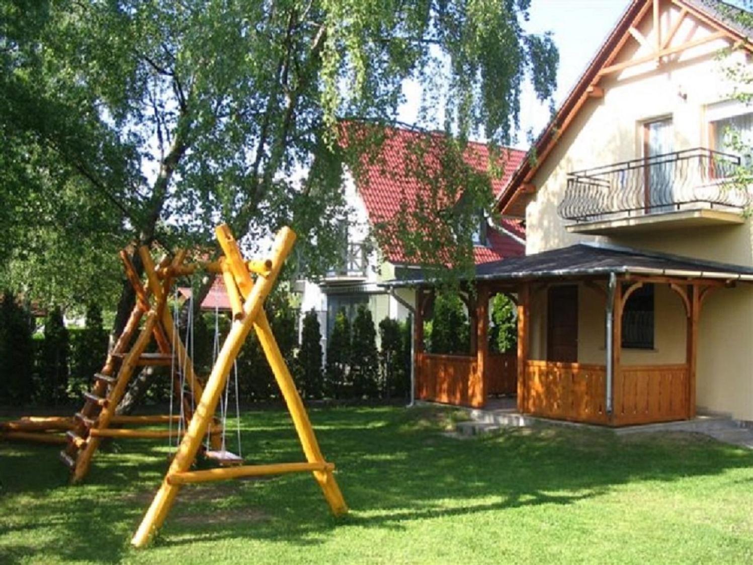 14 Férőhelyes Ház Saját Stéggel, Játszótérrel Balatonfenyvesen Vízparti Utcában Apartamento